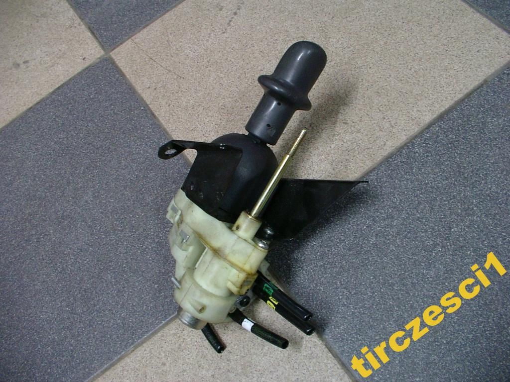 ZAWÓR HAMULCA RĘCZNEGO W KABINIE VOLVO FH 13 TIR