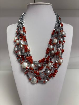 Collana in ematite, perle di acqua dolce e corallo Mediterraneo, chiusura in madreperla