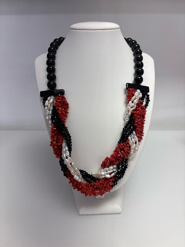 Collana in Agata nera, perle di fiume e corallo mediterraneo