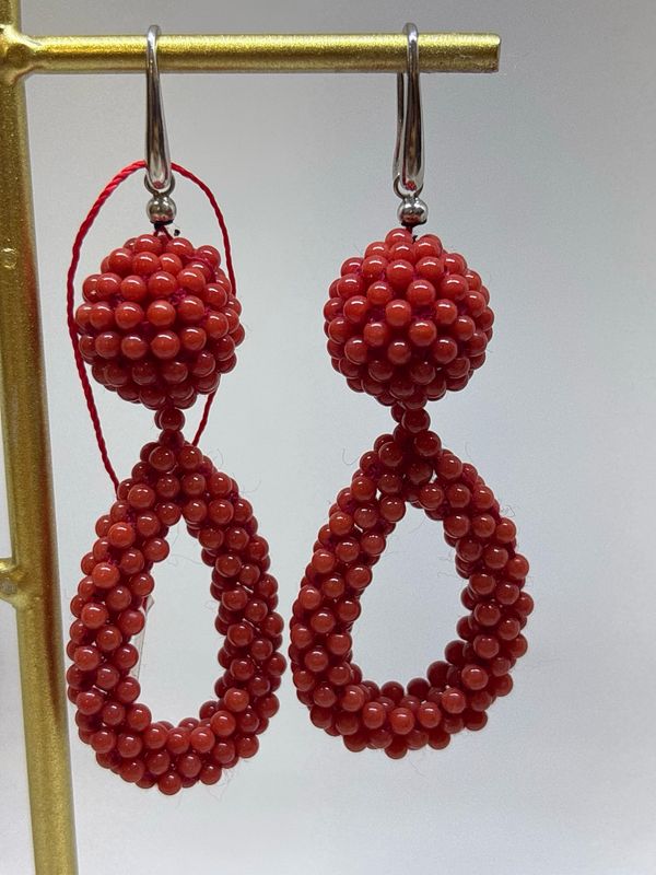 Orecchini in corallo mediterraneo, montati in argento 925 lavorazione a tessuto