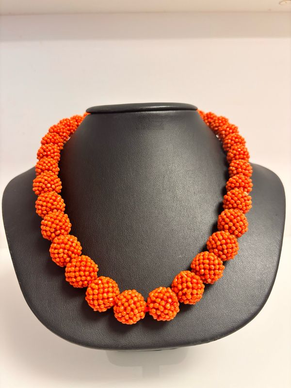 Collana in corallo mediterraneo e sfere lavorate in tessuto con susta in argento 925