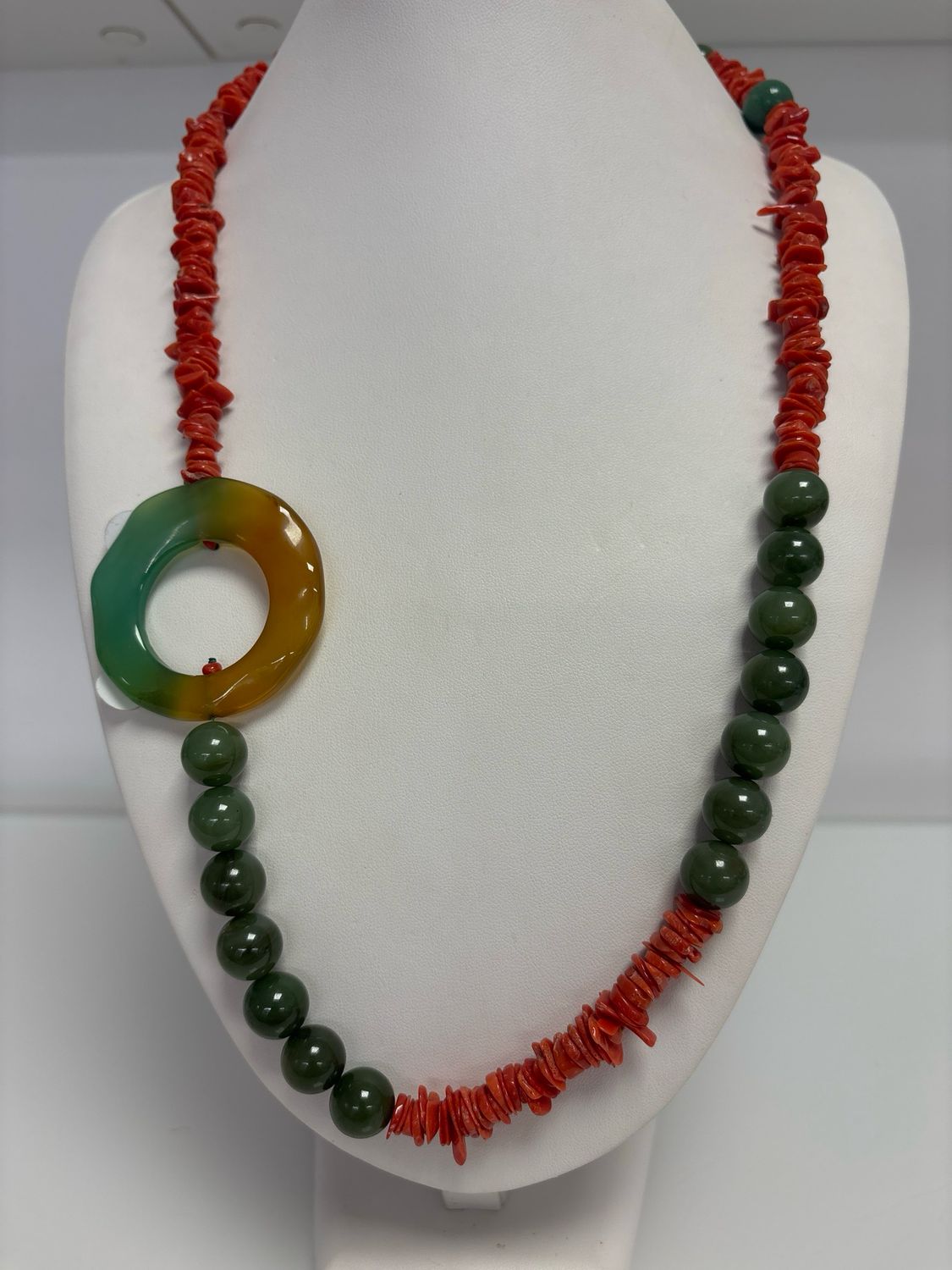 Collana in corallo mediterraneo e Giada senza chiusura
