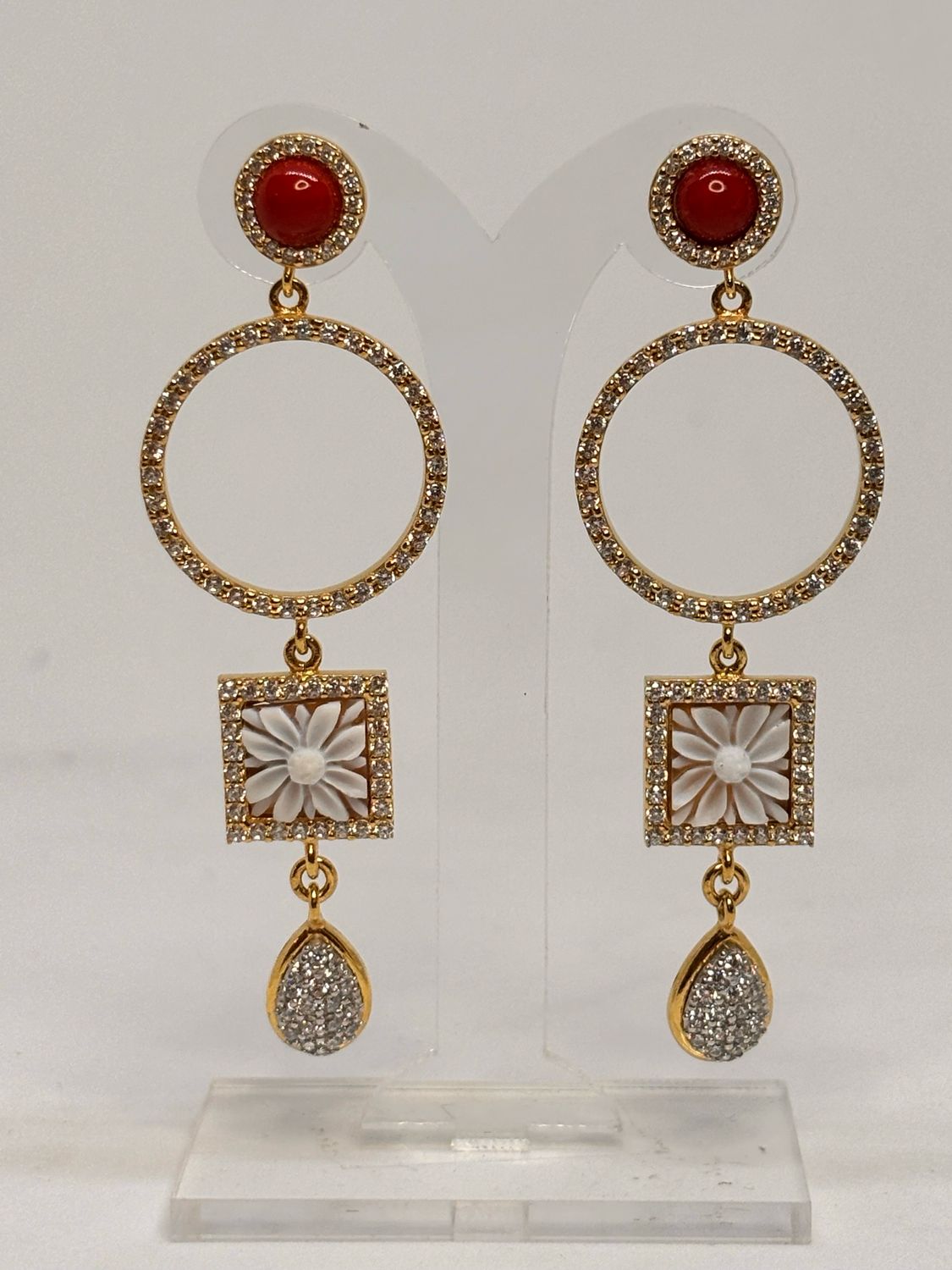 Orecchini argento 925 placcato oro con corallo mediterraneo, zirconi e cameo sardonico