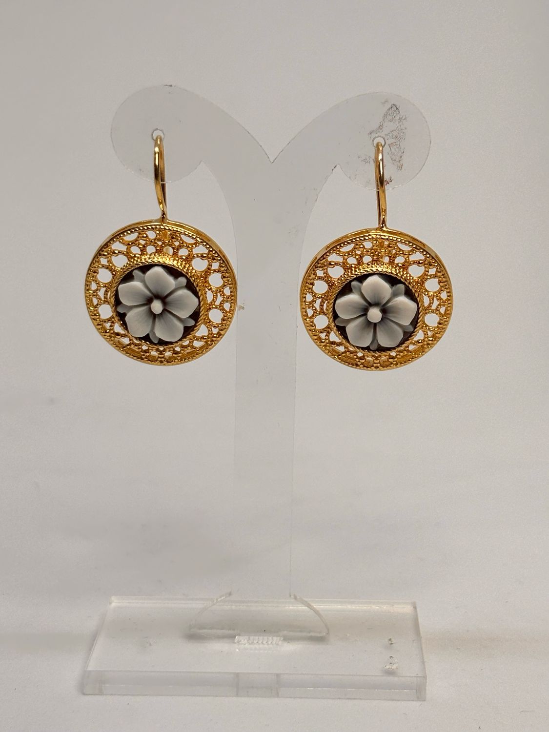 Orecchini in argento, 925 placcati in oro con cameo sardonico