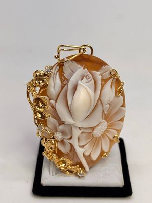 Pendente in argento 925 placcato in oro con zirconi e cameo sardonico