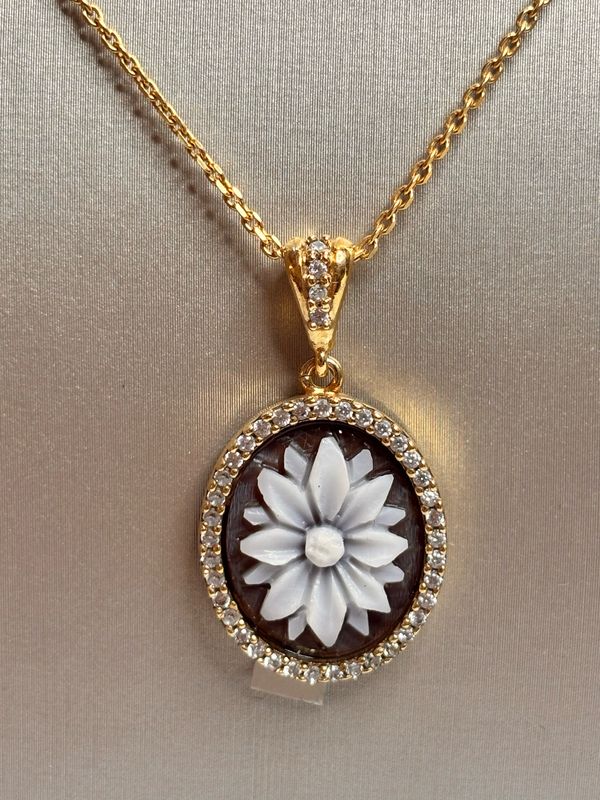 Collana in argento, 925 placcata oro con cammeo sardonico e zirconi