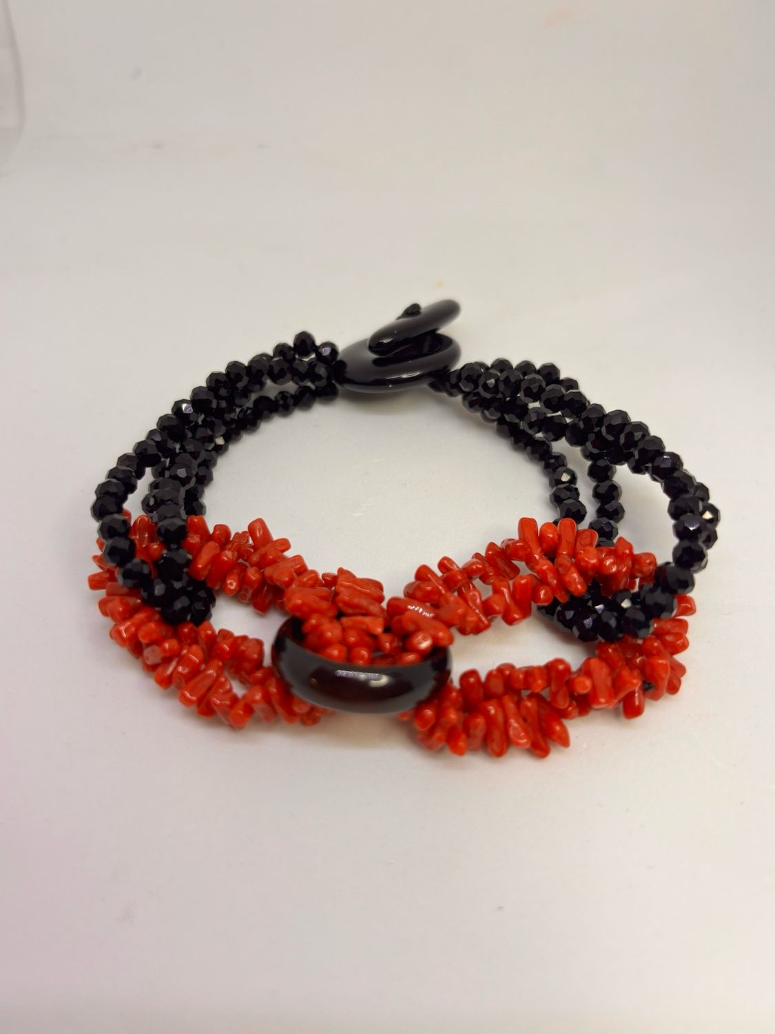 Bracciale con corallo Mediterraneo e Agata nera