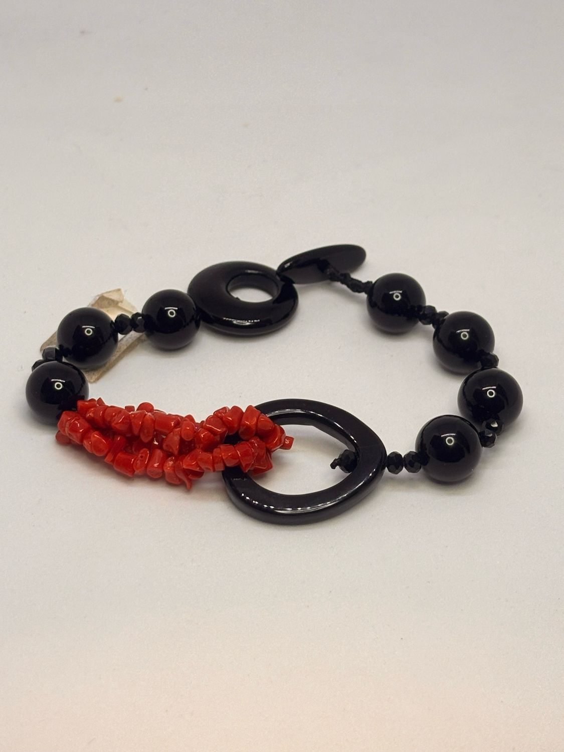 Collana con corallo mediterraneo e Agata nera liscia