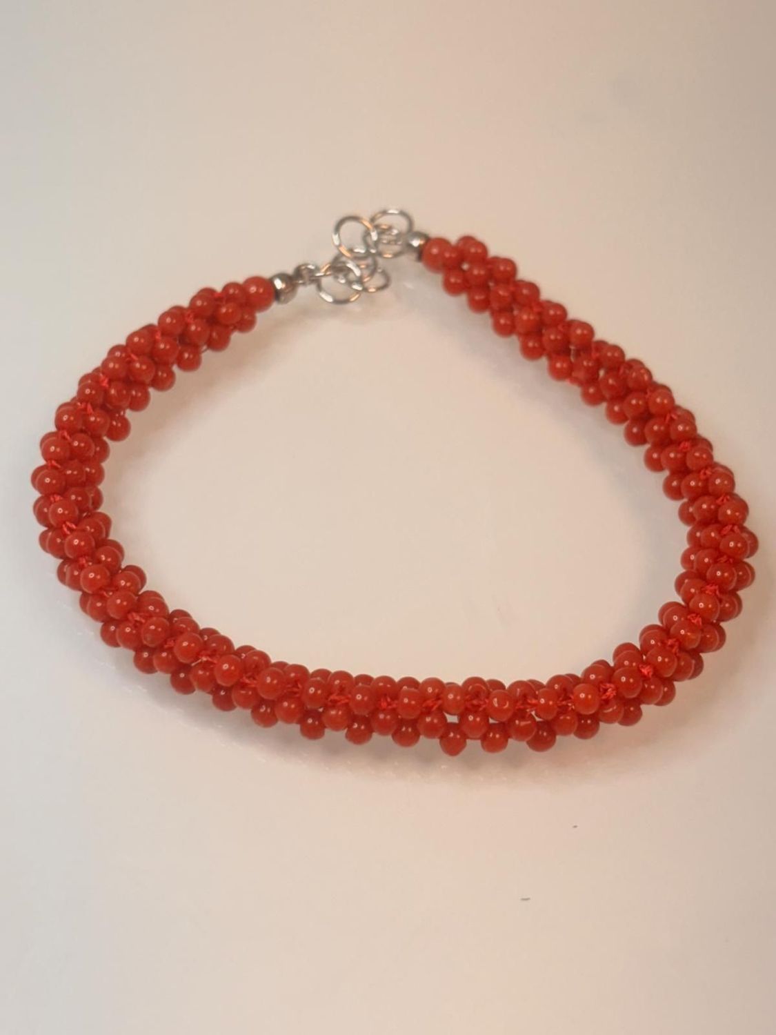 Bracciale in corallo mediterraneo in tessuto