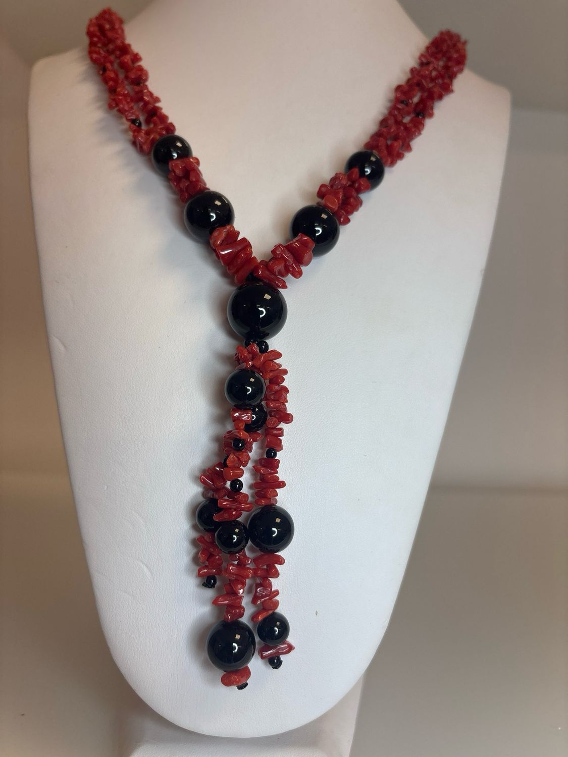 Collana in corallo mediterraneo e Agathe nera lunga 90 cm