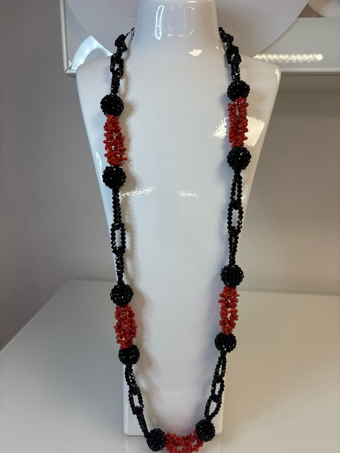 Collana in corallo mediterraneo e Agata nera sfaccettata
