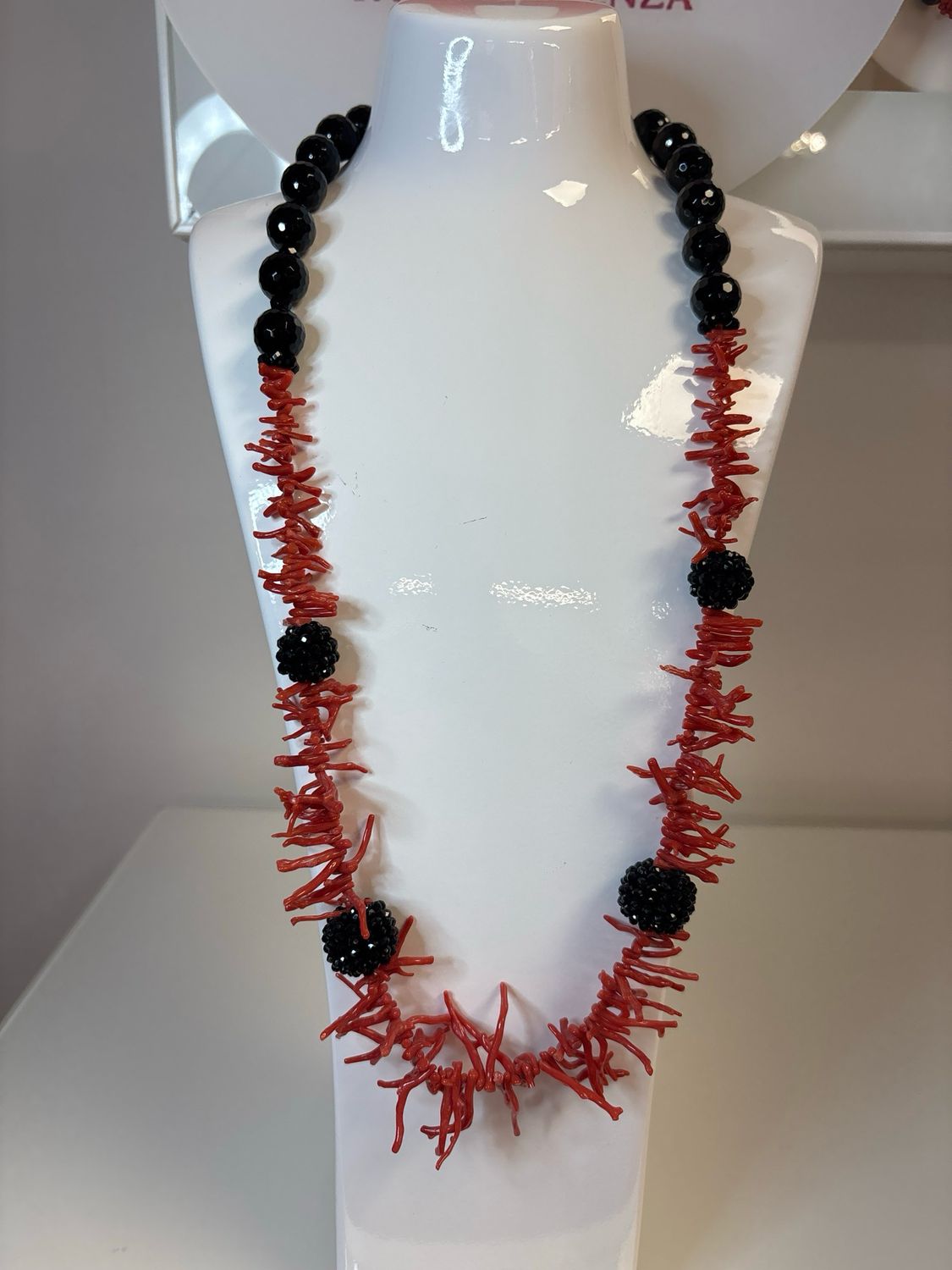 Collana con frange di corallo mediterraneo e Agata sfaccettata