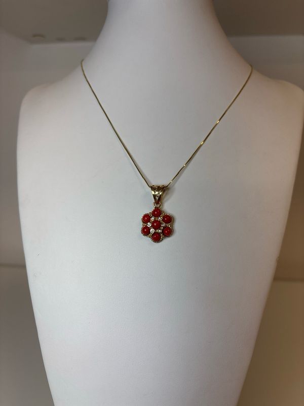 Collana in argento 925, e ciondolo in argento 925 con corallo Mediterraneo in zirconi.