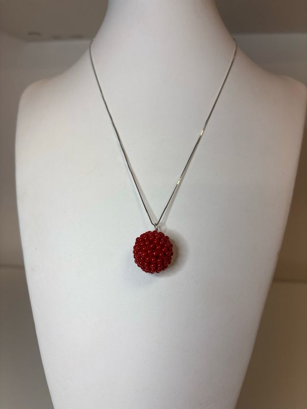Collana in argento 925 e ciondolo con corallo mediterraneo.