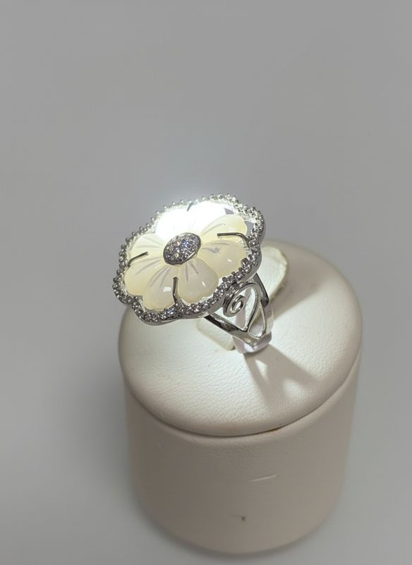 Anello in argento925 con zirconi e fiore di madreperla