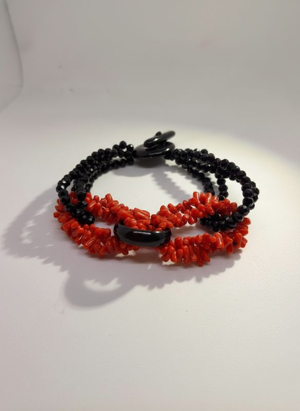 Bracciale con corallo Mediterraneo e Agata nera