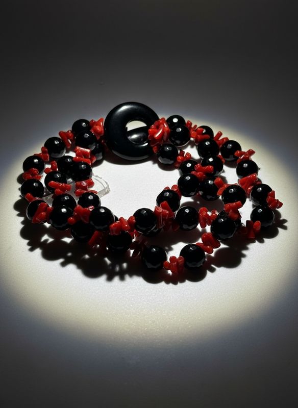 Bracciale con corallo mediterraneo e Agata nera