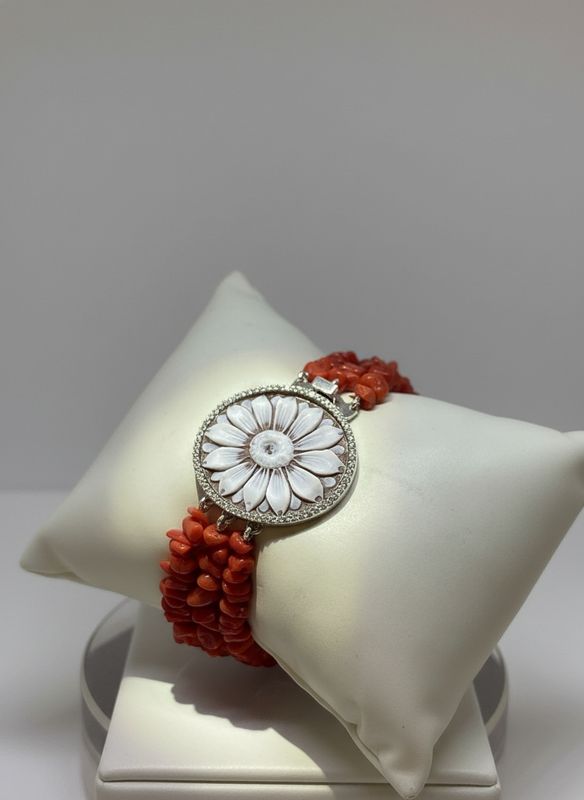 Bracciale in corallo mediterraneo con cameo sardonico, zirconi e montato in argento 925