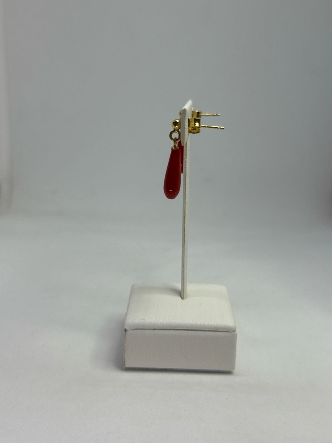 Orecchini in corallo mediterraneo montati in argento 925 placcato oro