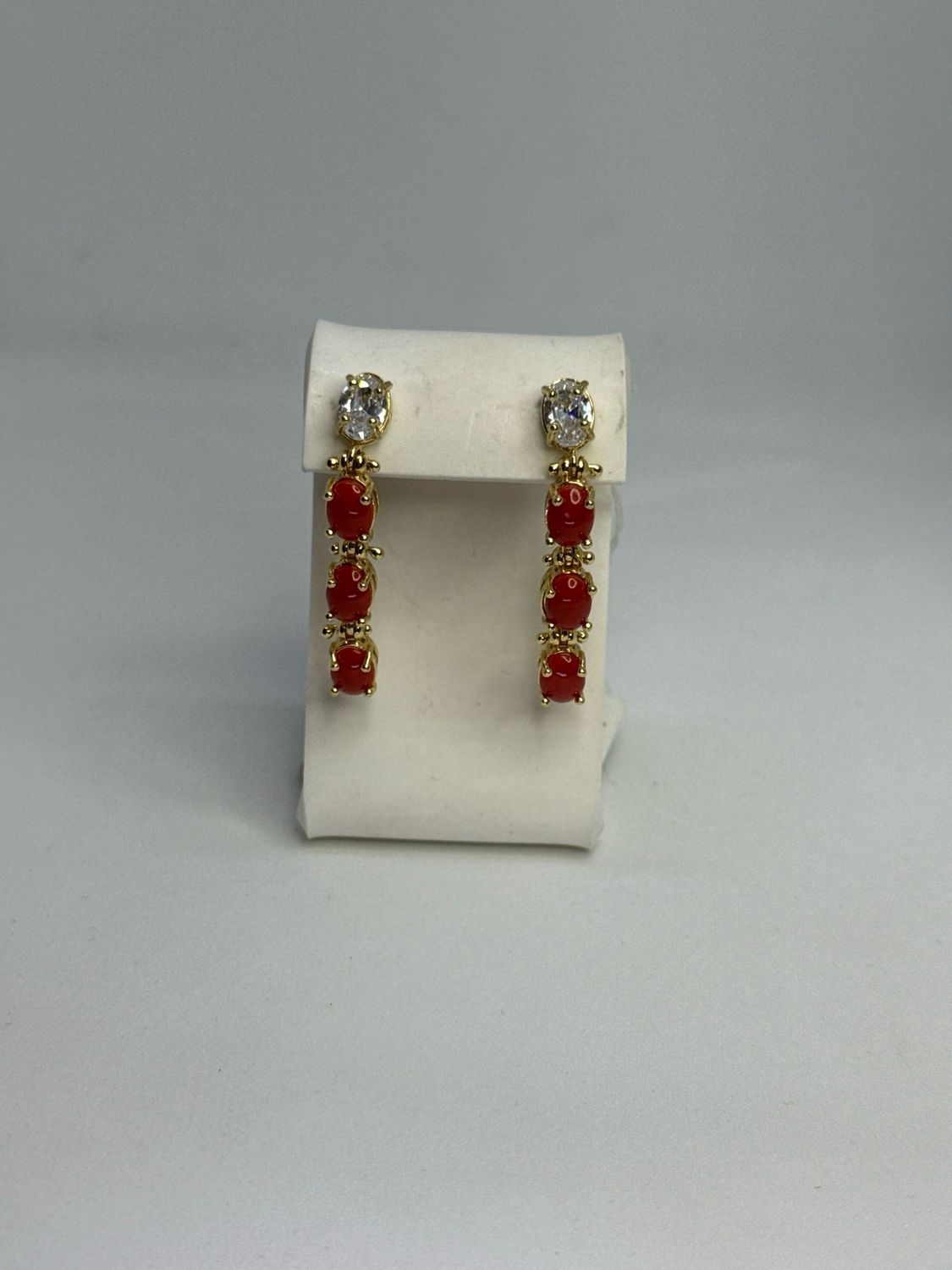 Orecchini in corallo mediterraneo montati in argento 925 con zirconi