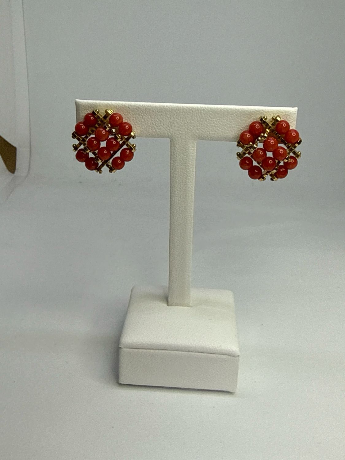 Orecchini in corallo mediterraneo montati in argento 925 placcati oro