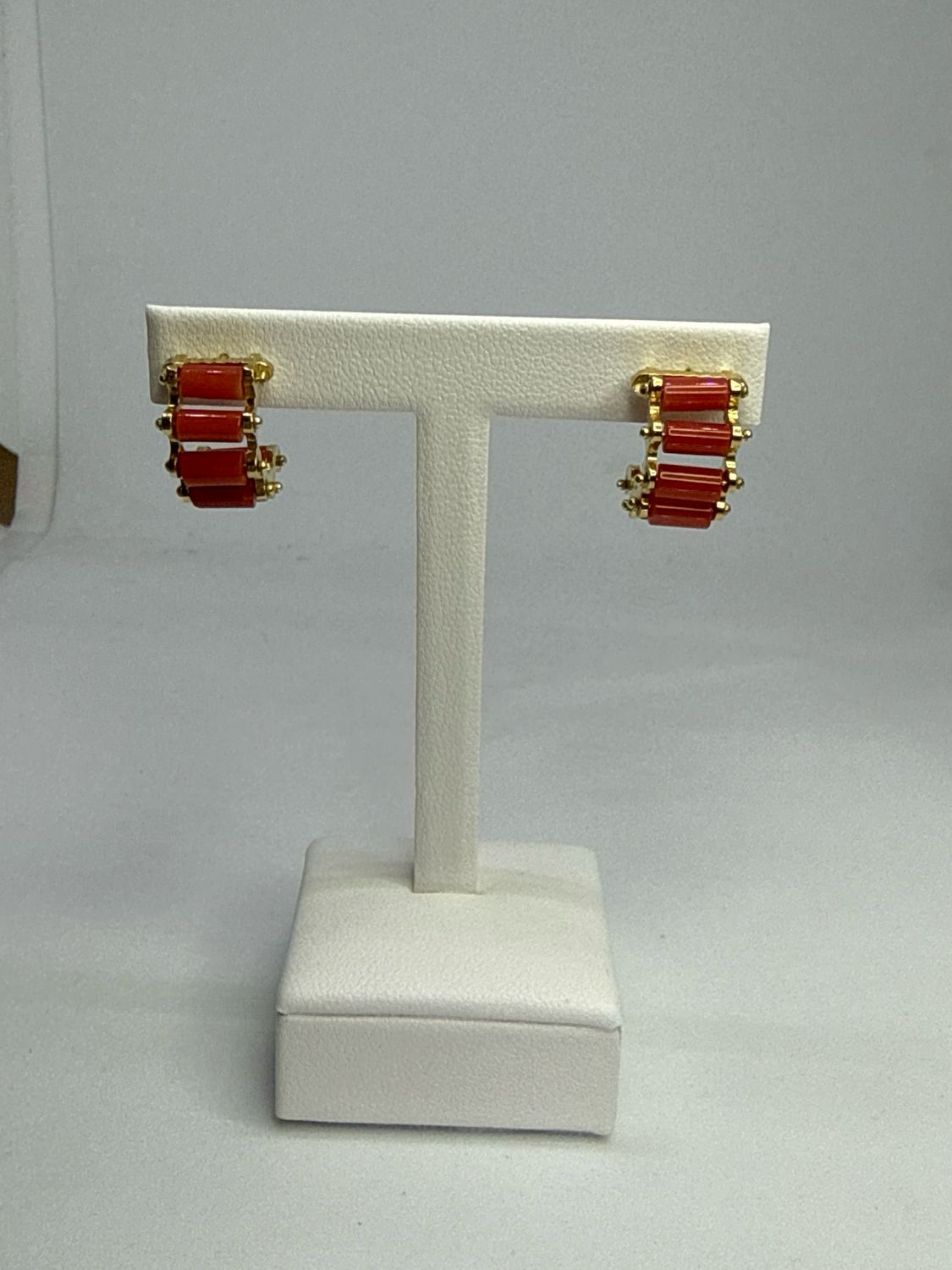 Orecchini in corallo mediterraneo montati in argento 925 placcati oro