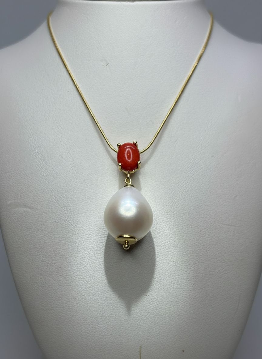 Collana coda di topo in argento, 925 rodiato color oro con cabochon di corallo Mediterraneo e perla barocca