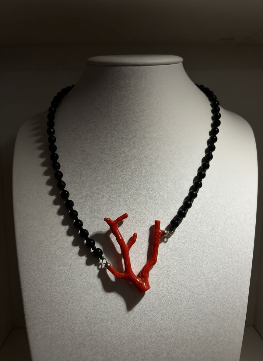 Collana con ramo di corallo e Agata nera sfaccettata montata in argento 925