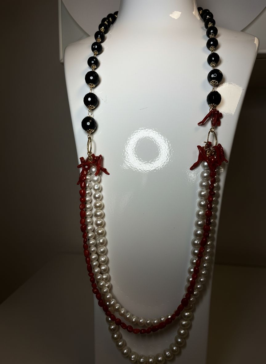 Collana in Agata nera, corallo e perle con elementi in argento 925, lunga cm 90.