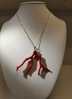 Collana con ramo di corallo mediterraneo montato in argento 925