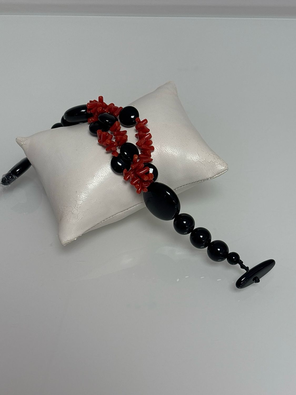 Bracciale in corallo mediterraneo e Agata nera liscia