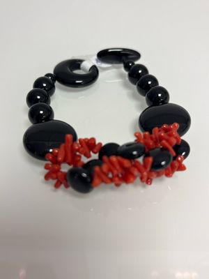 Bracciale in corallo mediterraneo e Agata nera liscia