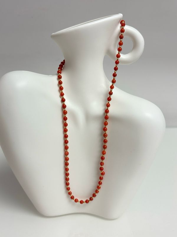 Collana in sfere di corallo montate in argento 925 placcata oro