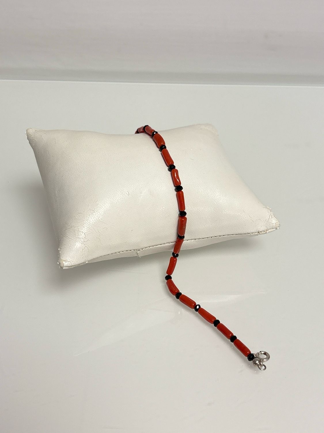 Bracciale in corallo mediterraneo e Agata nera montato in argento 925