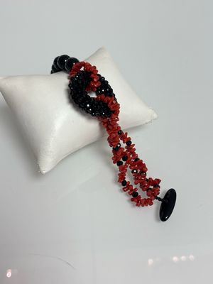Bracciale in corallo mediterraneo con Agata nera
