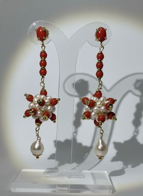 Orecchini 925 colore oro con perle di fiume e corallo mediterraneo