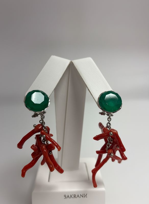 Orecchini argento, 925 e un quarzo verde e frange di corallo mediterraneo