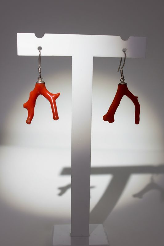 Orecchini in argento 925 e corallo Mediterraneo.