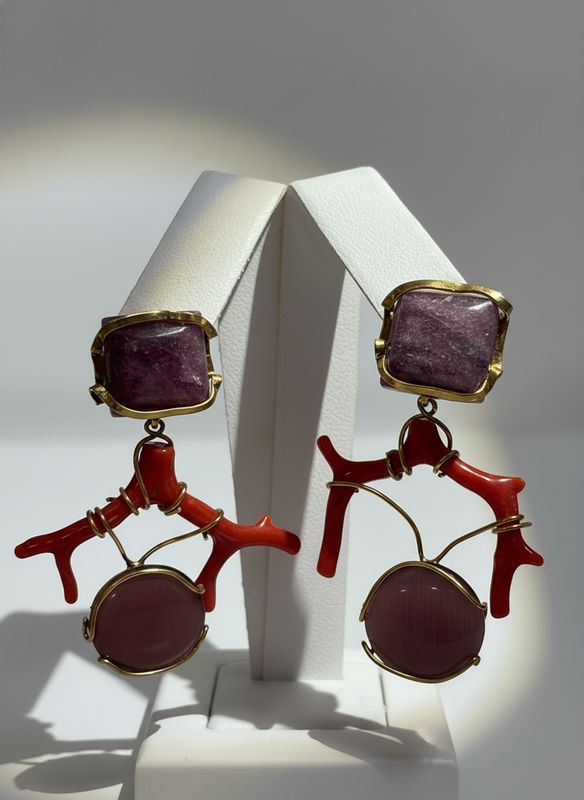 Orecchini in argento, 925 rodiati color oro con agata levigata e rami di corallo mediterraneo