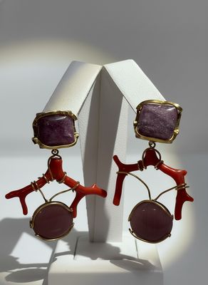 Orecchini in argento, 925 rodiati color oro con agata levigata e rami di corallo mediterraneo