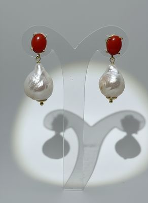 Orecchini in argento, 925 color oro con corallo Mediterraneo e perle barocche