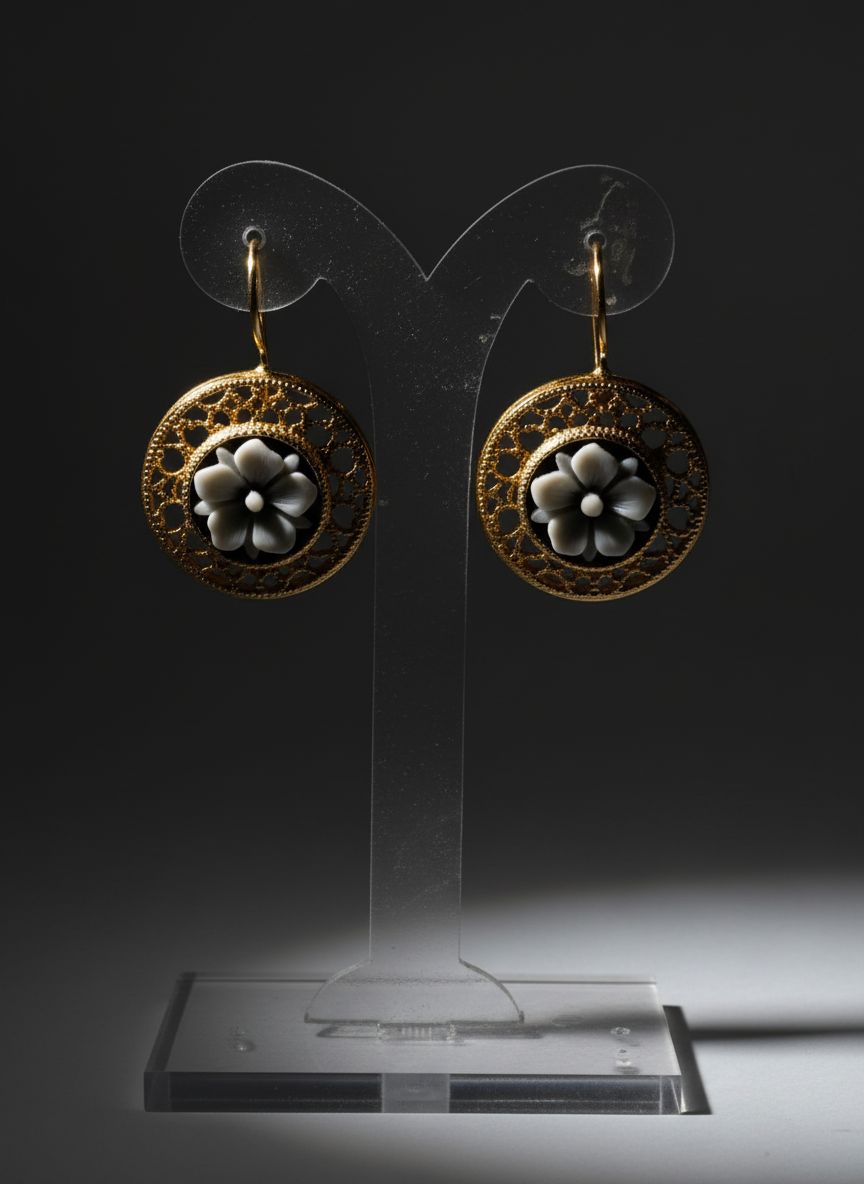 Orecchini in argento, 925 placcati in oro con cameo sardonico