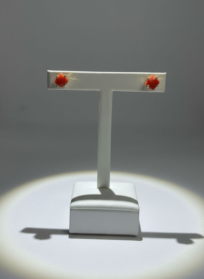 Orecchini in corallo mediterraneo montati in argento 925 placcati oro