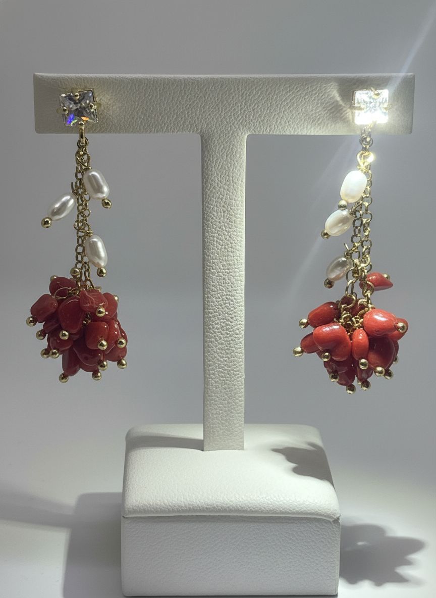 Orecchini in corallo, Mediterraneo, perle di fiume zirconi, montati in argento 925 placcati oro