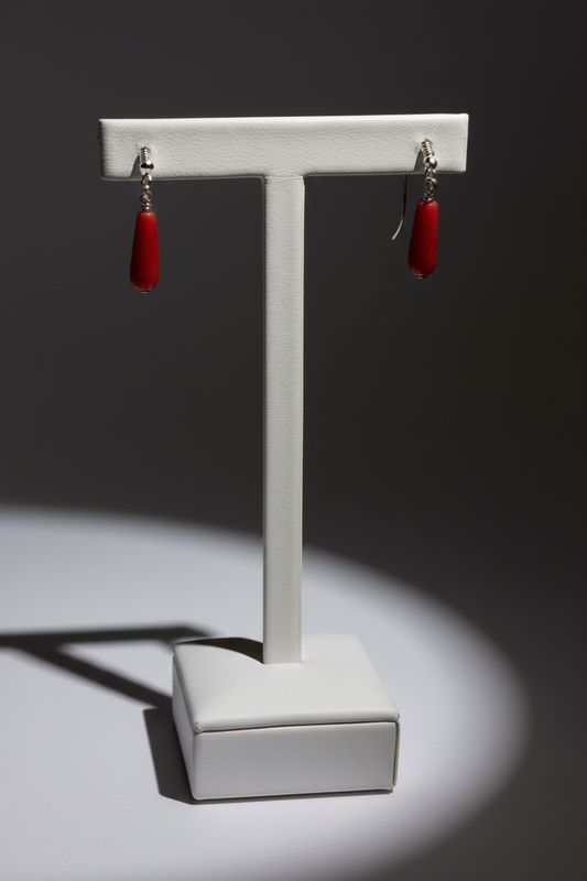 Orecchini in corallo Mediterraneo montati in argento 925 con zirconi