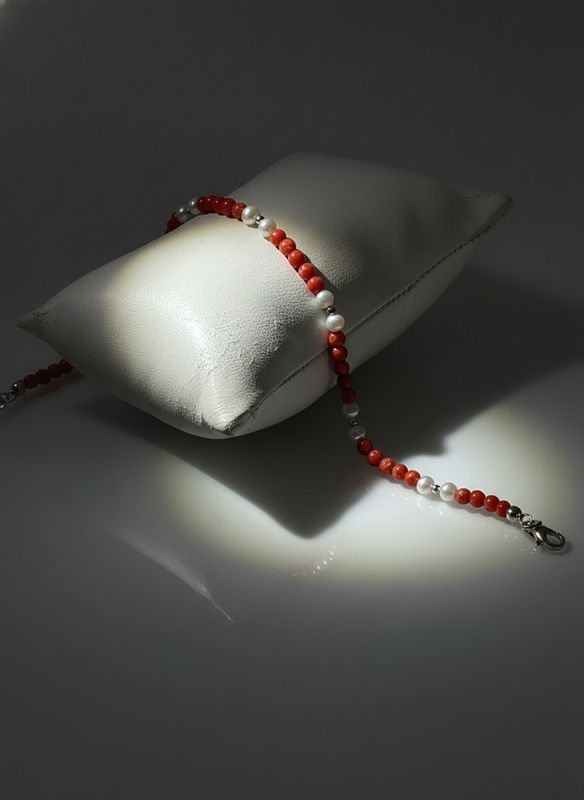 Bracciale con sfere di corallo mediterraneo, perle di fiume montate in argento 925