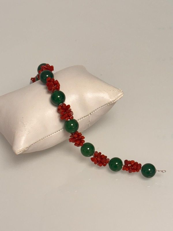 Bracciale in corallo mediterraneo e agata verde liscia