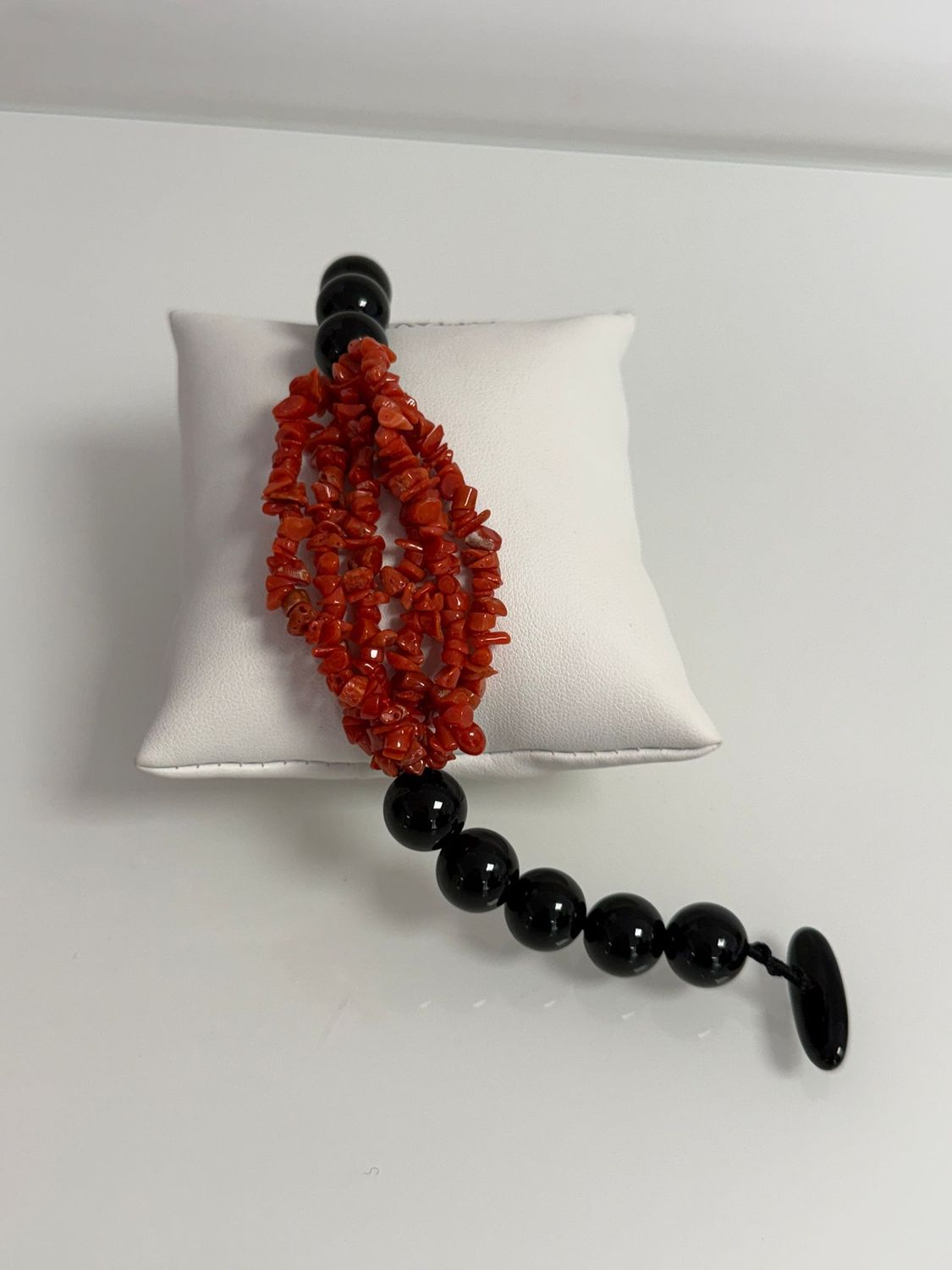 Bracciale in corallo mediterraneo e agata nera