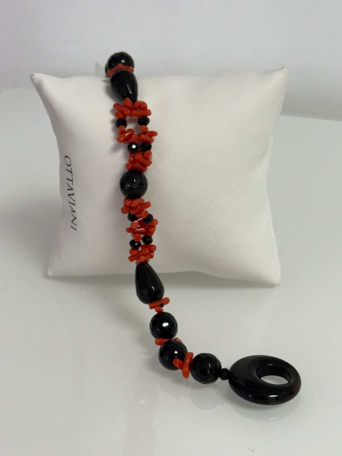 Bracciale in corallo mediterraneo e agata nera