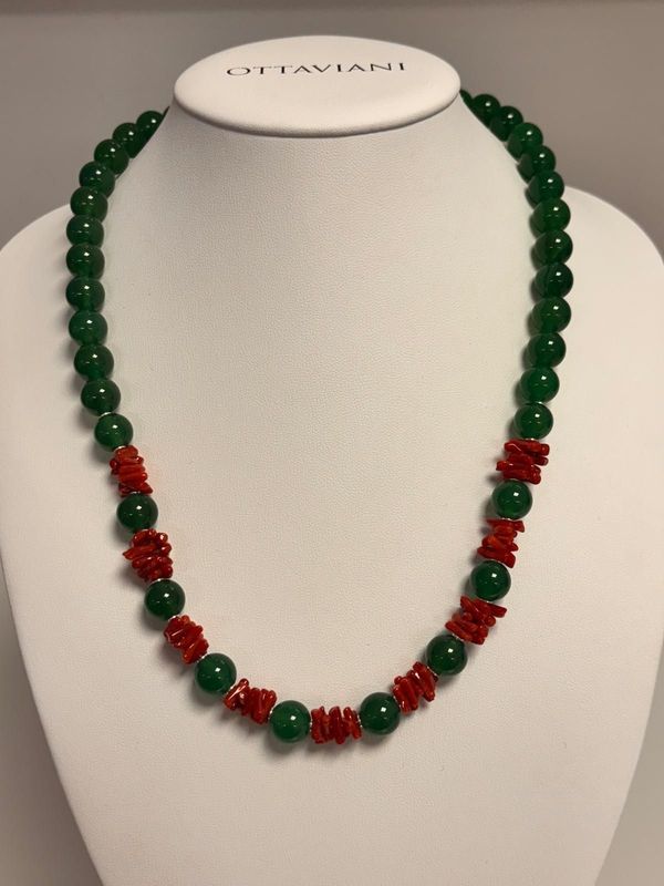 Collana in corallo mediterraneo e agata verde montata in argento 925